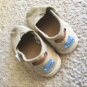TOMS NEW Classic Tiny Canvas